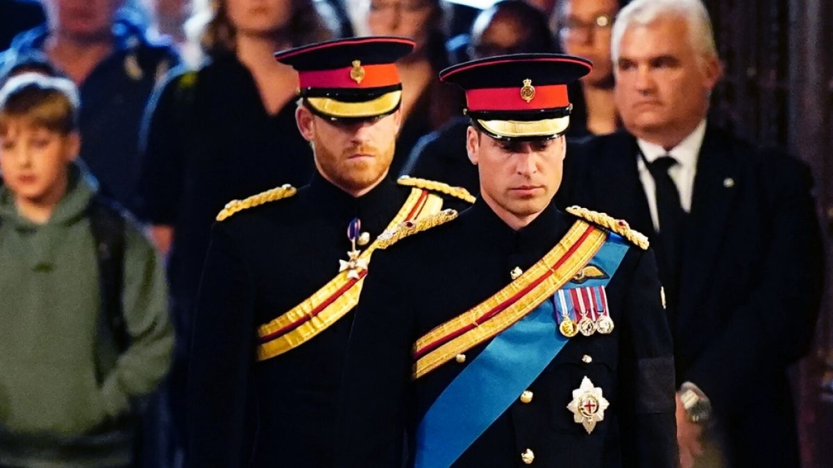 Bei der Beerdigung von Queen Elizabeth II. konnte Prinz William seinem Bruder Harry nicht ausweichen - doch zum dritten Todestag der Jahrhundert-Königin will der Thronfolger ein weiteres Treffen unbedingt vermeiden. (Foto)