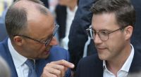 Baden-Württembergs Fraktionschef Manuel Hagel (CDU, r.) soll zu einem Geheim-Dinner für Spitzenpolitiker der Union mit Bundeskanzler Friedrich Merz (l.) eingeladen haben. 
