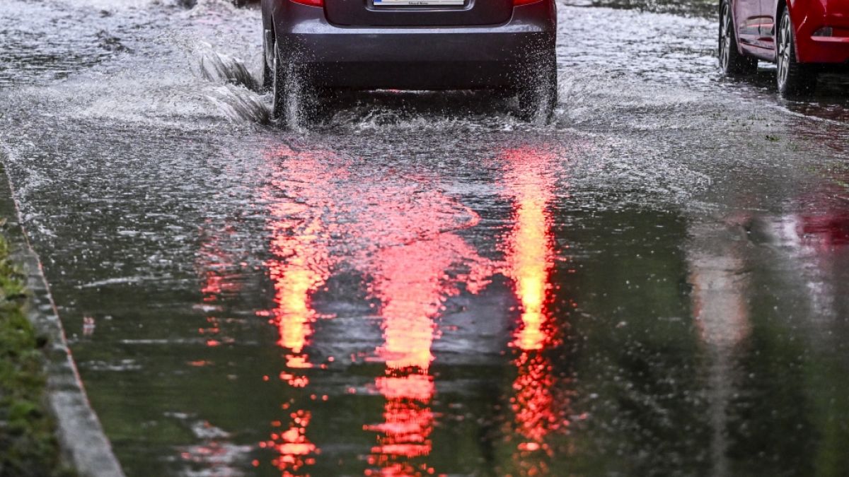 Der DWD hat eine Warnung vor Regen herausgegeben (Symbolbild). (Foto)