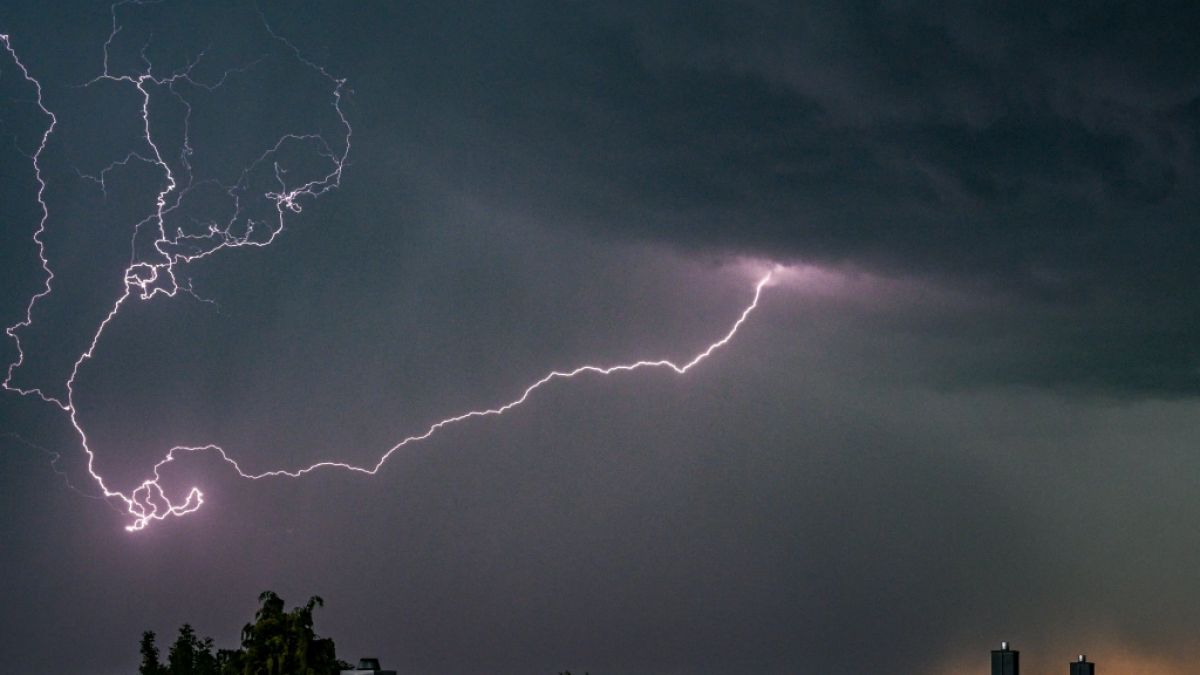 Der DWD hat eine Gewitter-Warnung herausgegeben (Symbolbild). (Foto)