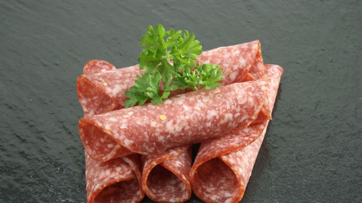 Derzeit wird eine Mettwurst zurückgerufen (Symbolfoto). (Foto)