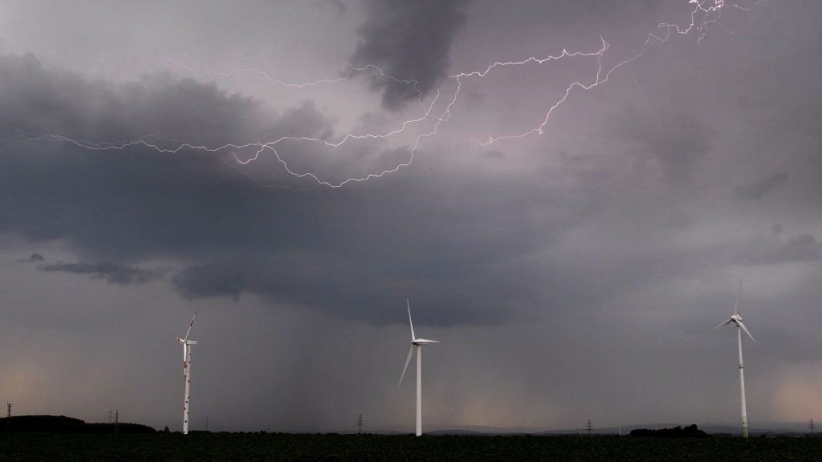 Der DWD hat eine Gewitter-Warnung herausgegeben (Symbolbild). (Foto)
