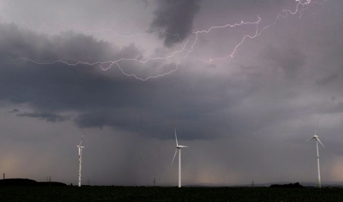 Der DWD hat eine Gewitter-Warnung herausgegeben (Symbolbild).