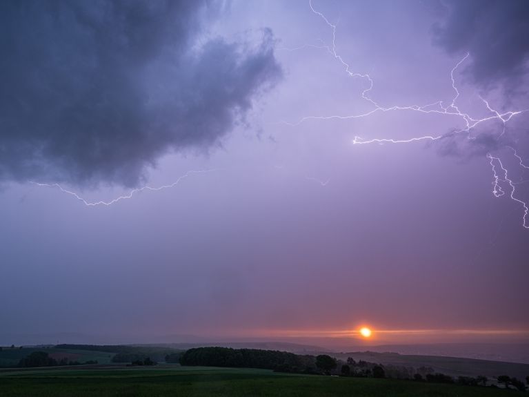Wettergefahren in dieser Woche: DWD - Gewitter, Schneefall und Sturmböen möglich