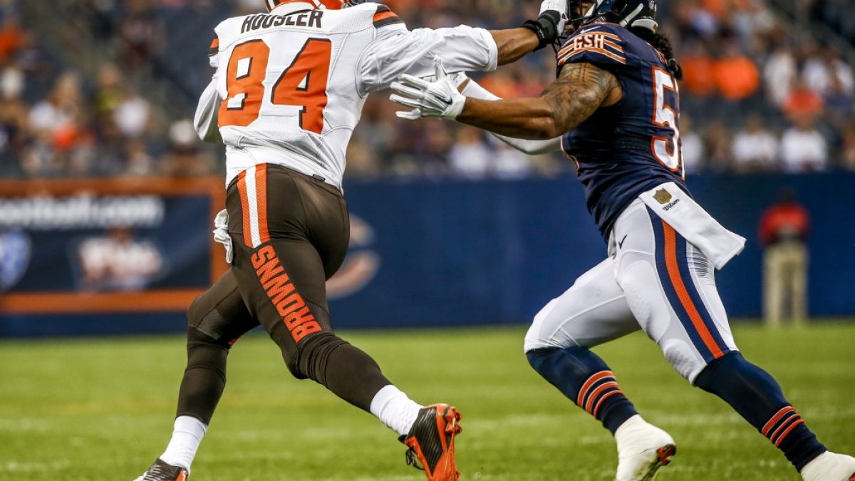 Rob Housler wehrt einen Spieler der Bears mit einem Arm ab am 03.09.2015. (Symbolbild) (Foto)