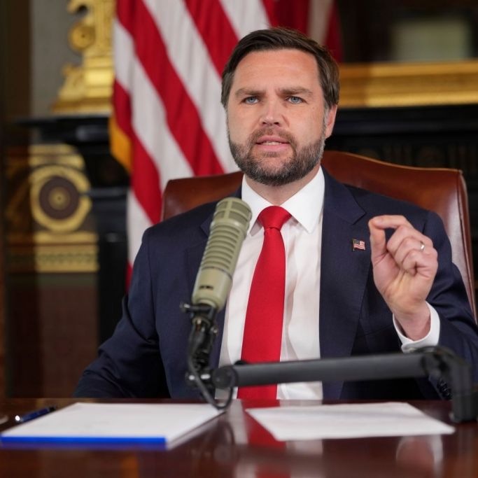 Wut gegen Mitarbeiter entbrannt - Trump-Vize droht mit Entlassung