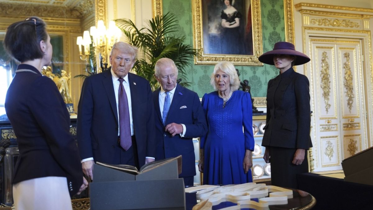 Donald Trump, der für sein Selbstbräuner-Faible bekannt ist, wirkte trotz Sonnenbräune aus der Tube müde und abgeschlagen, als er in Schloss Windsor eine Sonderausstellung in Augenschein nahm. (Foto)