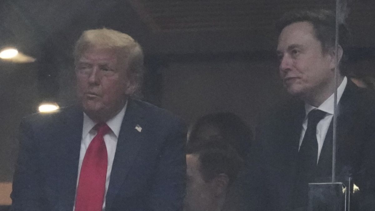 Donald Trump (links) und Elon Musk trafen nach ihrem Streit erstmals wieder aufeinander. (Foto)