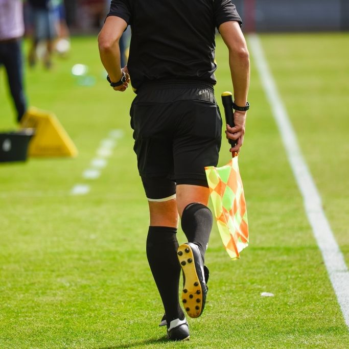 Trainer bricht während Spiel zusammen und stirbt kurz darauf