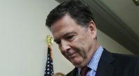 Der ehemalige FBI-Direktor James Comey wurde in den USA auf Druck von Donald Trump angeklagt.