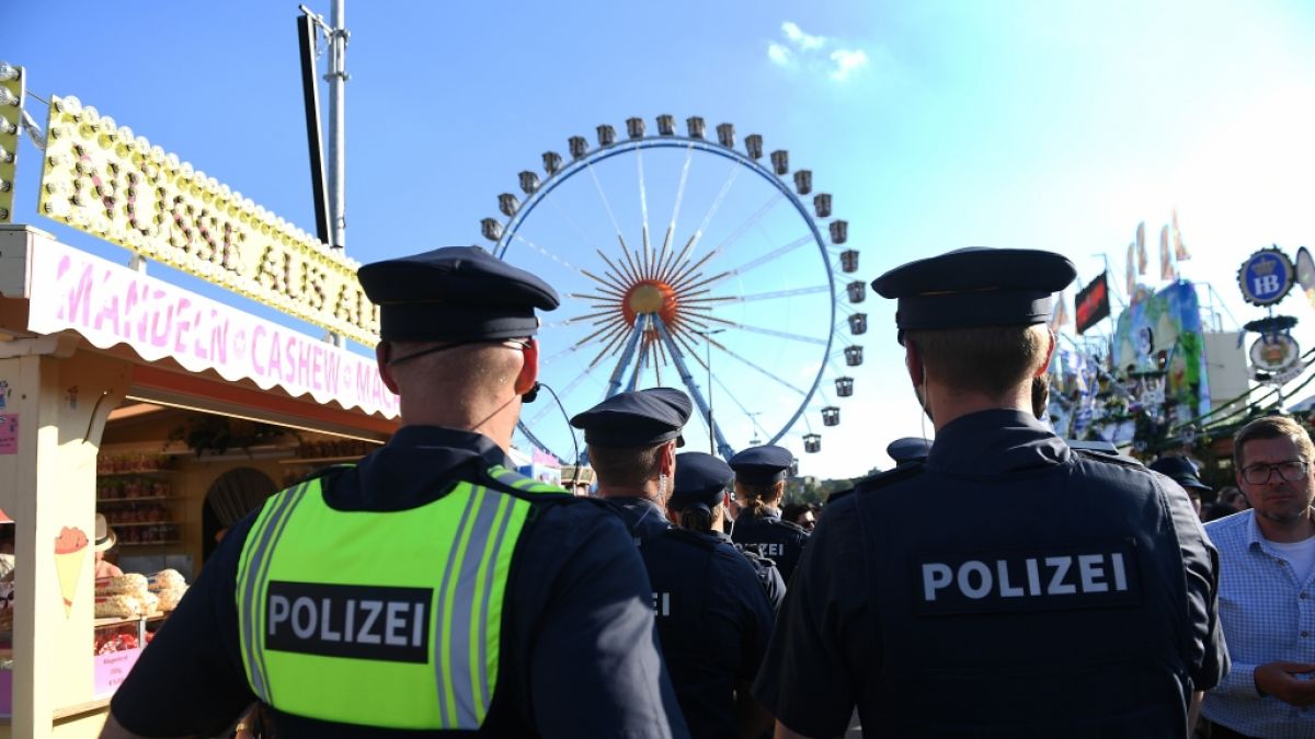 Auf dem Oktoberfest wurde hinter dem Riesenrad eine Leiche entdeckt. (Foto)