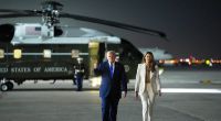 US-Präsident Donald Trump und First Lady Melania Trump gehen am John F. Kennedy International Airport in Richtung der Air Force One.