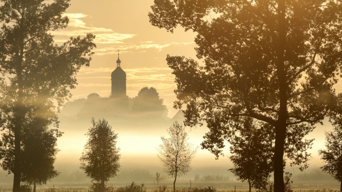 Zum Start in den Monat Oktober sorgt ein Hoch für ruhiges Herbstwetter mit Sonnenstrahlen - Nebelschwaden und nächtlicher Frost in Bodennähe sind jedoch nicht ausgeschlossen. (Foto)