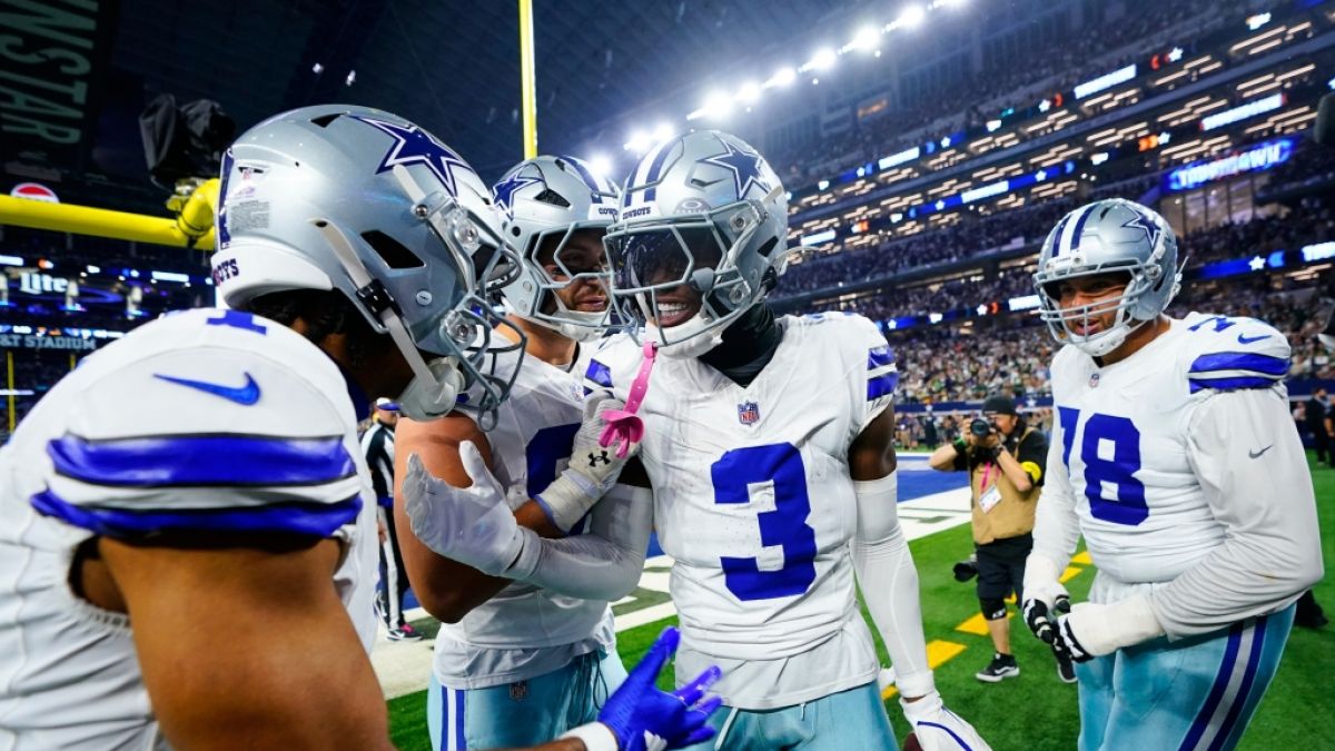 Die Cowboys rund um George Pickens (3) jubeln am 28.09.2025. (Symbolbild) (Foto)