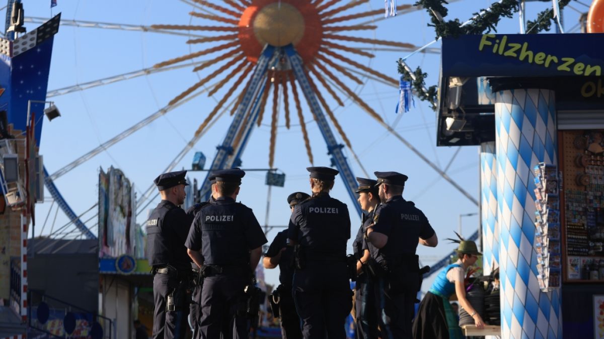 Nach der Vergewaltigung einer 21-Jährigen fahndet die Münchner Polizei nach einem Sex-Angreifer beim Oktoberfest (Symbolfoto). (Foto)