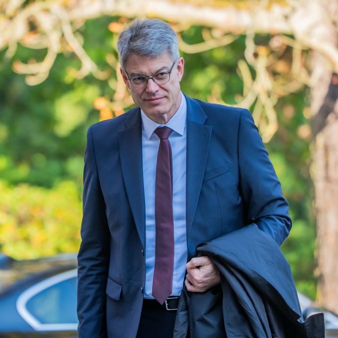 Kreislaufkollaps beim Kabinettstreffen! So geht es dem CDU-Minister jetzt