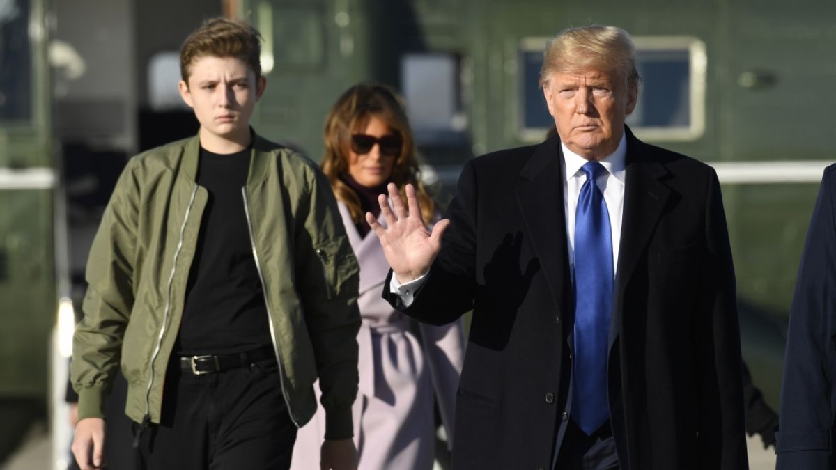 Barron Trump gemeinsam mit seinen Eltern im Jahr 2020. (Foto)