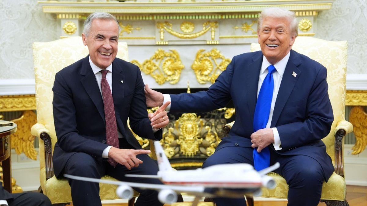 Bei einer Pressekonferenz mit dem kanadischen Premierminister Mark Carney machte sich Donald Trump mit wirren Äußerungen einmal mehr zum Gespött. (Foto)