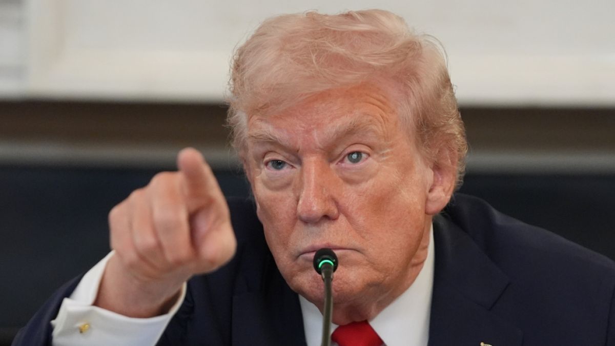 Donald Trump giftete bei einer Gesprächsrunde im Weißen Haus gegen CNN-Korrespondentin Kristen Holmes. (Foto)