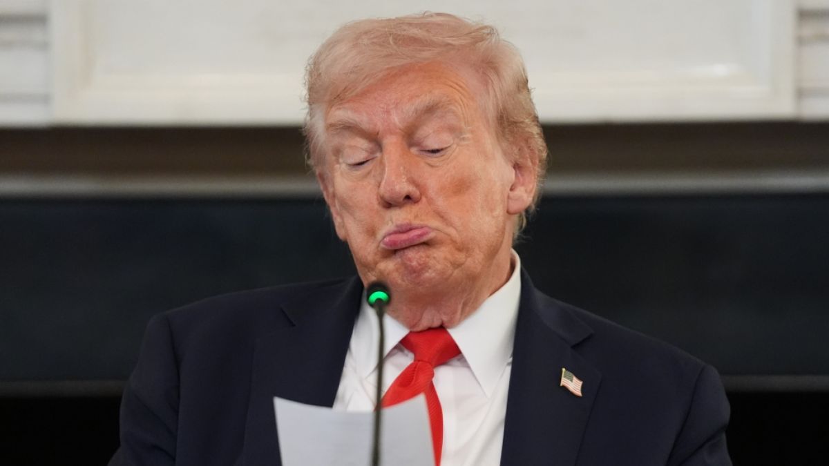 Fox-Moderator sorgt mit einem Versprecher für Wirbel um Donald Trump. (Foto)