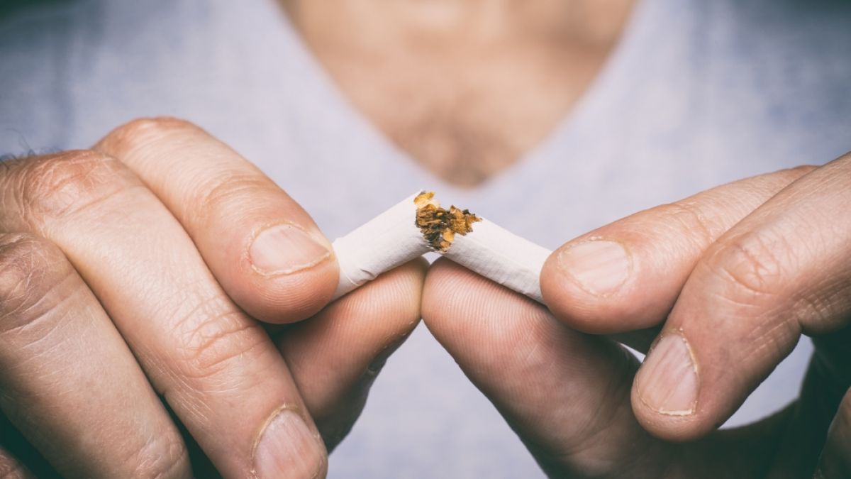 Sogar im hohen Alter kann sich das Aufhören noch immer lohnen - das zeigen die Ergebnisse der britischen Forscher. (Foto)