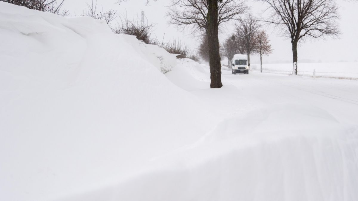 Der DWD hat eine Warnung vor Schneeverwehungen herausgegeben (Symbolbild). (Foto)