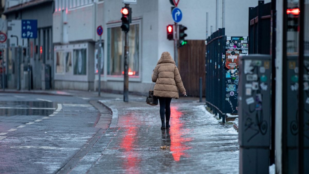Der DWD warnt vor Gl&auml;tte (Symbolbild). (Foto)