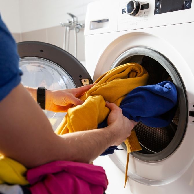 Wer das richtige Programm wählt, kann bares Geld bei der Stromrechnung sparen.