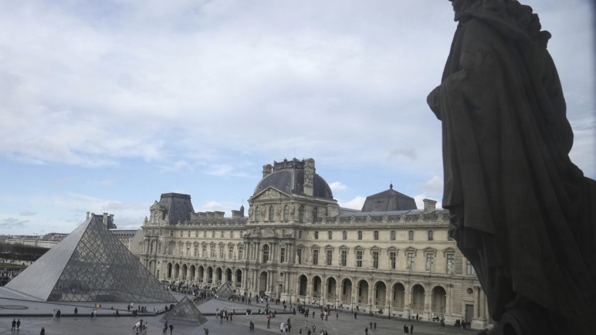 #Raubüberfall aufwärts Louvre in Paris: Täter aufwärts jener Winkelzug – Museum bleibt geschlossen