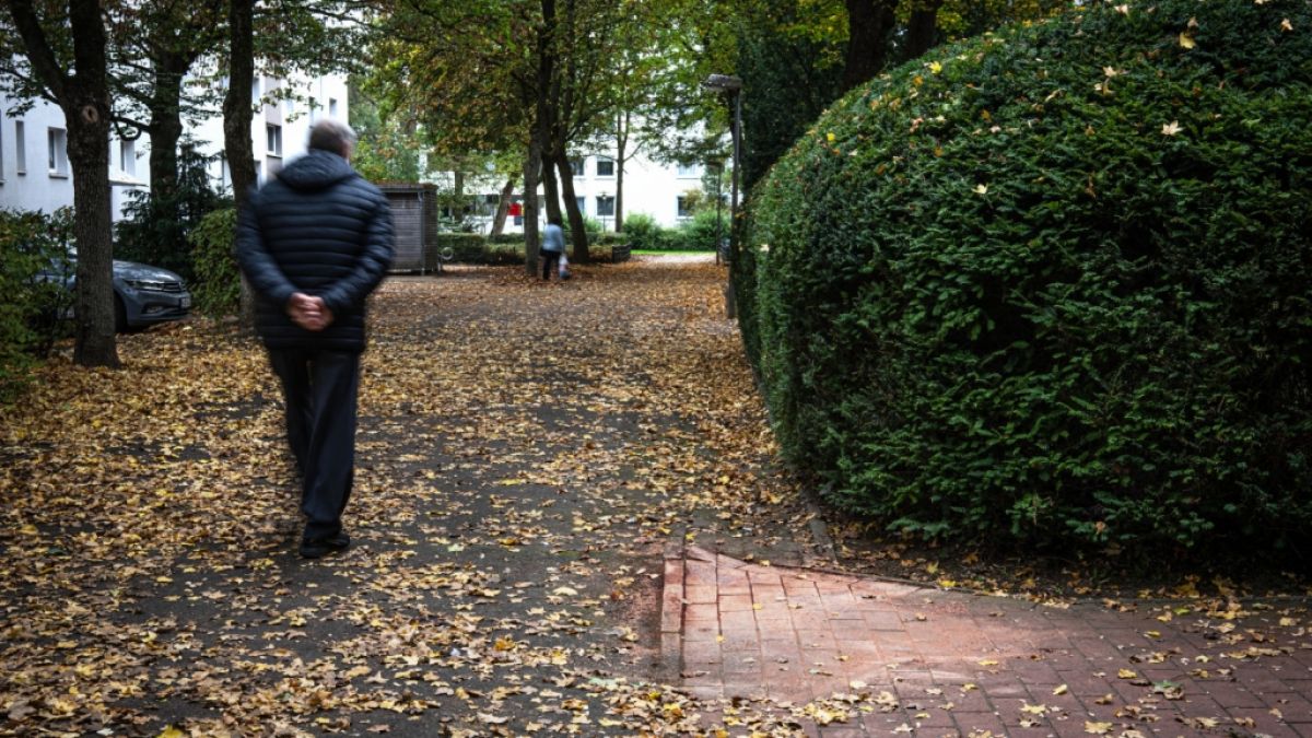 Immer noch zu sehen: Die Spuren eines Messerangriffs im Bremer Stadtteil Obervieland. (Foto)