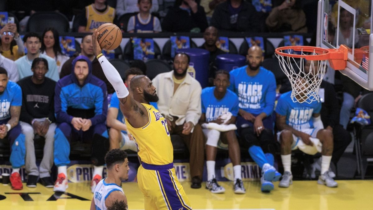 LeBron James von den Los Angeles Lakers wirft einen Korb, am 19.02.2025. (Symbolbild) (Foto)