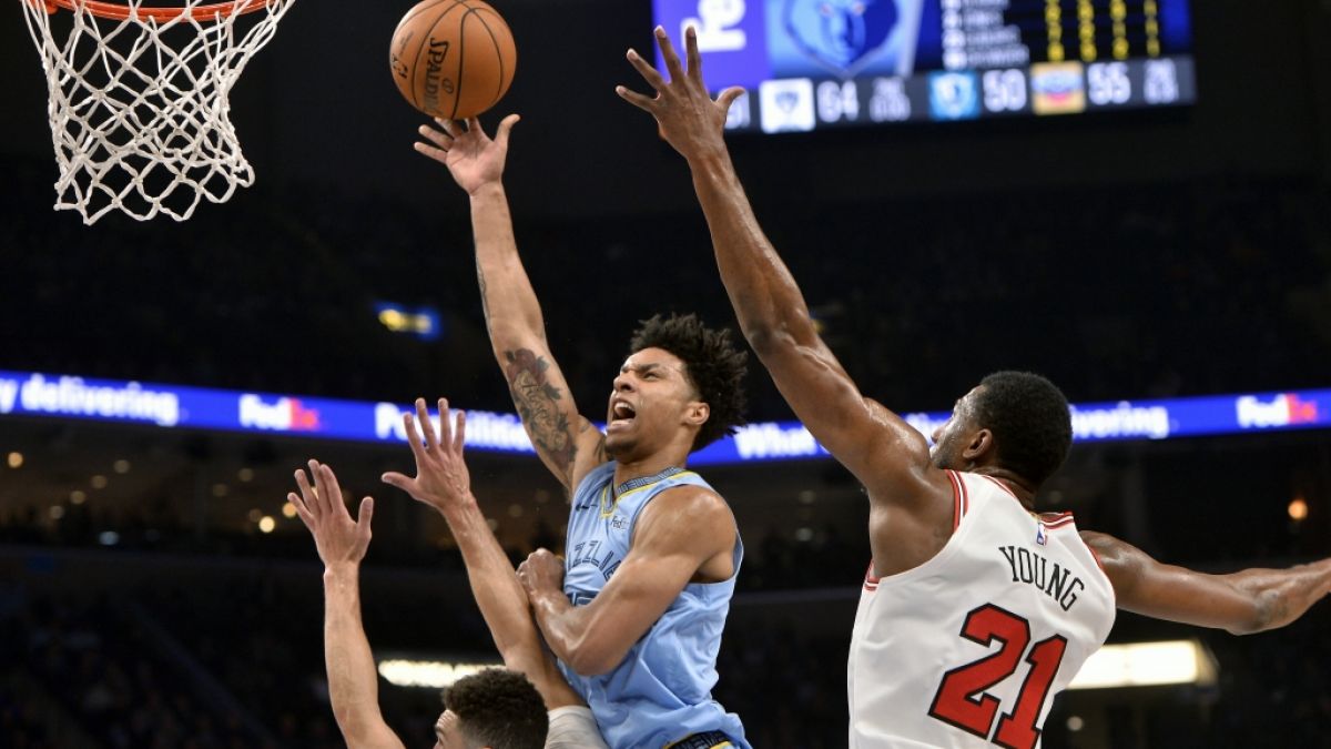 Brandon Clarke (m) von den Memphis Grizzlies legt zum Korb, am 26.10.2019. (Symbolbild) (Foto)