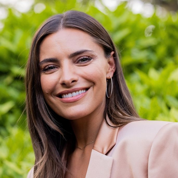 HIER ist die Moderatorin im Fernsehen zu sehen