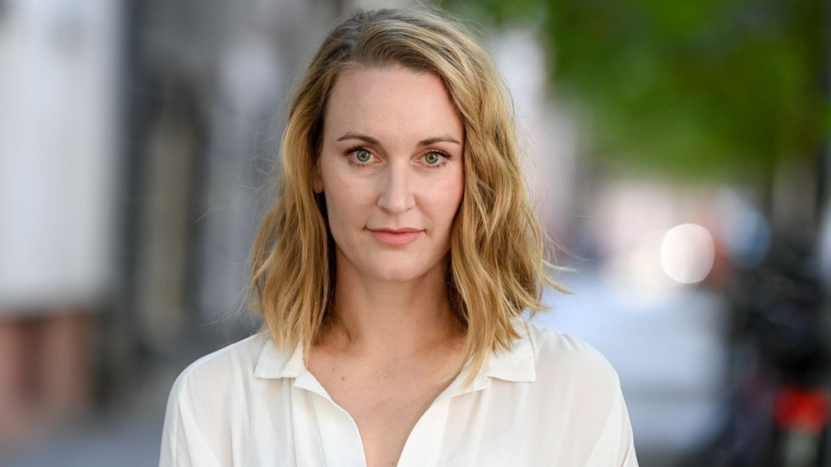 Christina Athenstädt spielt in der ARD-Serie "Die Heiland - Wir sind Anwalt" die blinde Anwältin Romy Heiland. (Foto)