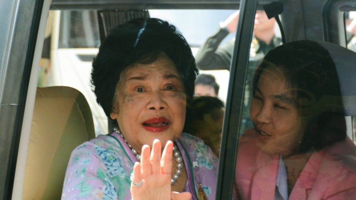 Thailands langj&auml;hrige K&ouml;nigin Sirikit im Jahr 2015 (Foto)