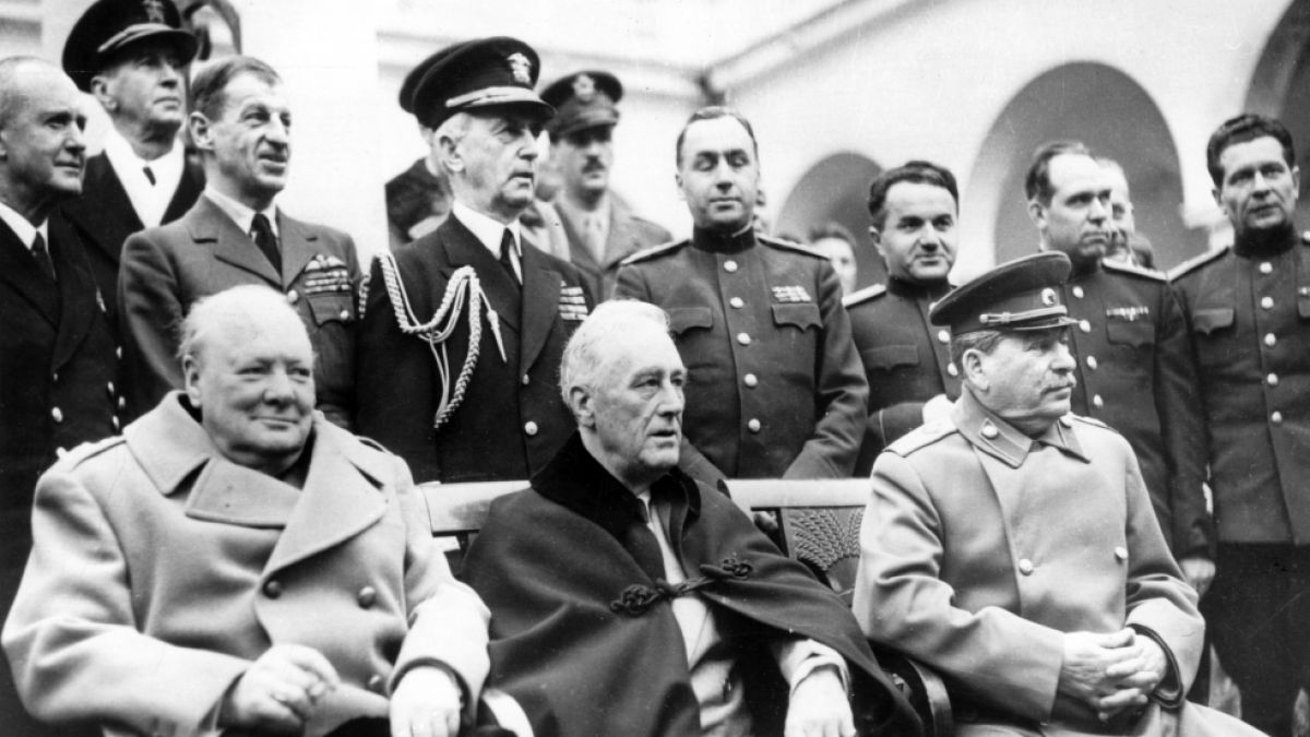 Der britische Premierminister Winston Churchill, US-Pr&auml;sident Franklin D. Roosevelt und der sowjetische Diktator Josef Stalin bei der Jalta-Konferenz. (Foto)
