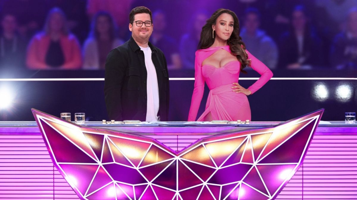Chris Tall und Verona Pooth bilden in der zwölften Staffel von "The Masked Singer" den Kern des prominenten Rateteams. (Foto)