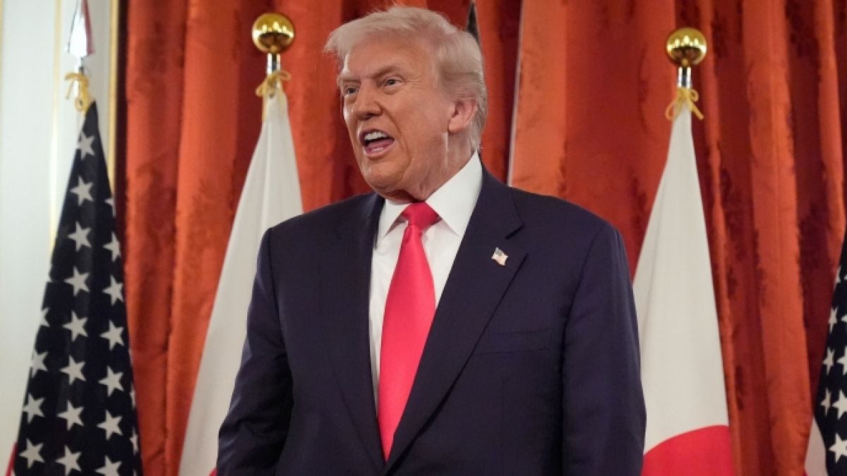 Nach seinem Auftritt in Tokio hagelte es Spott f&uuml;r Donald Trump. (Foto)