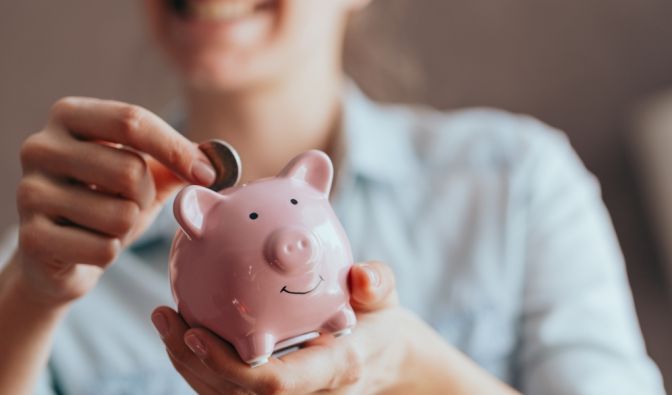 Mit geschickten Strategien können Sie sich langfristig ein kleines finanzielles Polster zulegen.