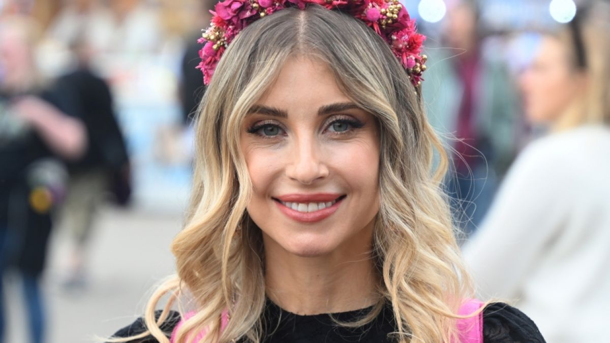 Cathy Hummels: Sie verlässt Deutschland und teilt davor nochmal aus. (Foto)