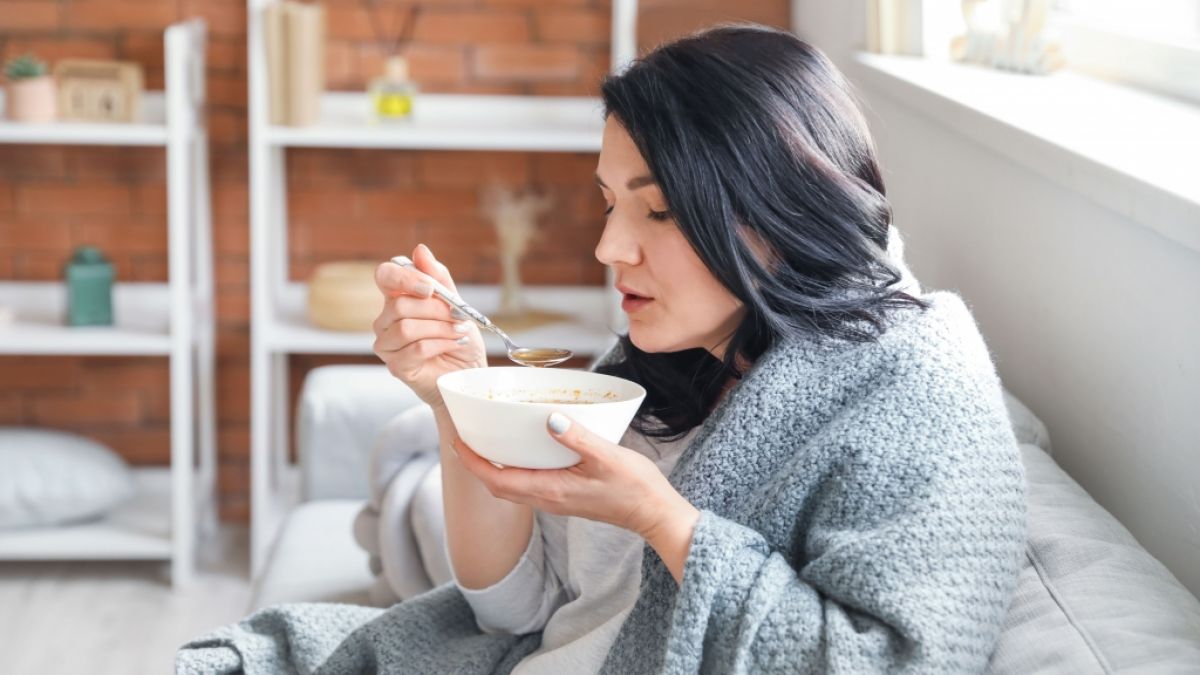 Bei einer Erkältung sollte man vor allem das essen, wonach der Körper verlangt. (Foto)