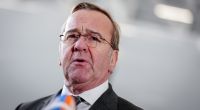 Außenminister Boris Pistorius lässt die Union im Unklaren darüber, wie die künftige Personalplanung der Bundeswehr aussehen soll. Selbst Partei-Kolleg:innen zeigen sich entrüstet.
