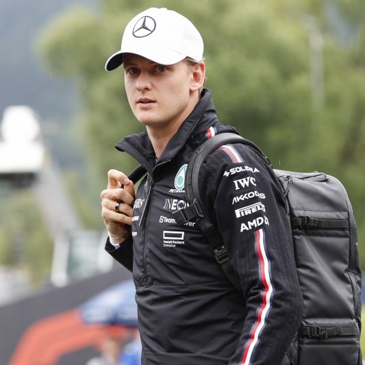 Mick Schumacher berührt mit Trauerpost bei Instagram seine Fans. Seine Hündin Angie ist verstorben.