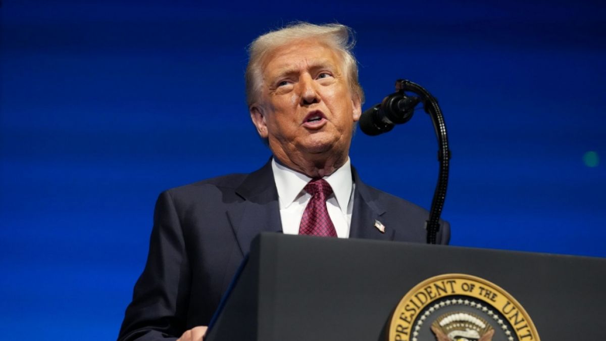 Donald Trump verfolgt weiter seine radikale Politik gegen trans*Personen. (Foto)