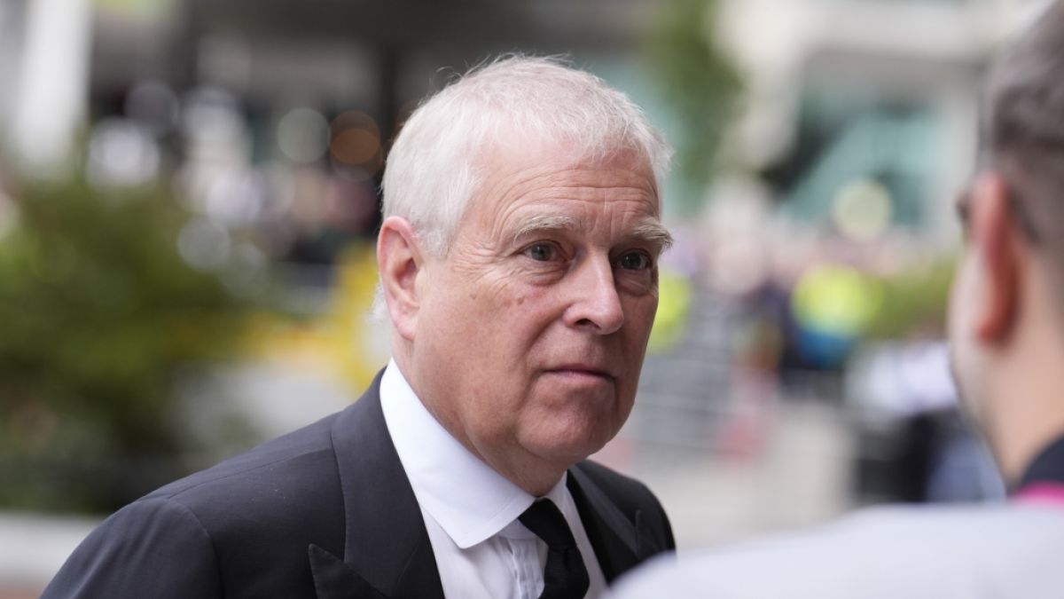 Der ehemalige Prinz musste all seine Titel abgeben. Nun fordern Kongress-Abgeordnete, dass&nbsp;Andrew Mountbatten Windsor &uuml;ber Jeffrey Epstein auspackt. (Foto)