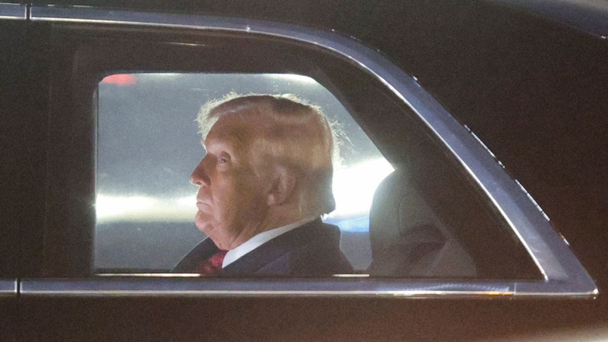 Donald Trump eilte einem im Oval Office kollabierten Mann nicht zu Hilfe. Daf&uuml;r muss der US-Pr&auml;sident nun Kritik einstecken. (Foto)