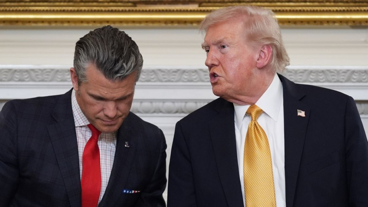 Nach einem erneuten Angriff auf angebliche Drogen-Boote in der Karibik wurde Pete Hegseth als "Auftragskiller für Trump" beschimpft. (Foto)