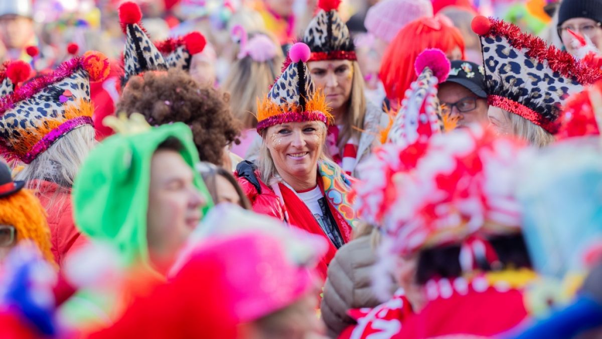 Zum Auftakt der Karnevalssaison &uuml;bernehmen die Jecken wieder die Stra&szlig;en K&ouml;lns. (Foto)