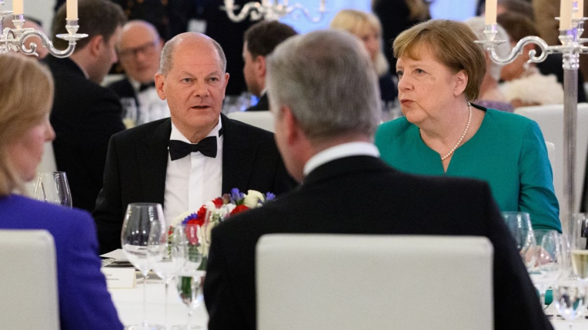 Der frühere Bundeskanzler Olaf Scholz und Altkanzlerin Angela Merkel gehörten zu den Politikern, die der in Dortmund festgenommene Reichsbürger auf seiner Todesliste vermerkt hatte. (Foto)