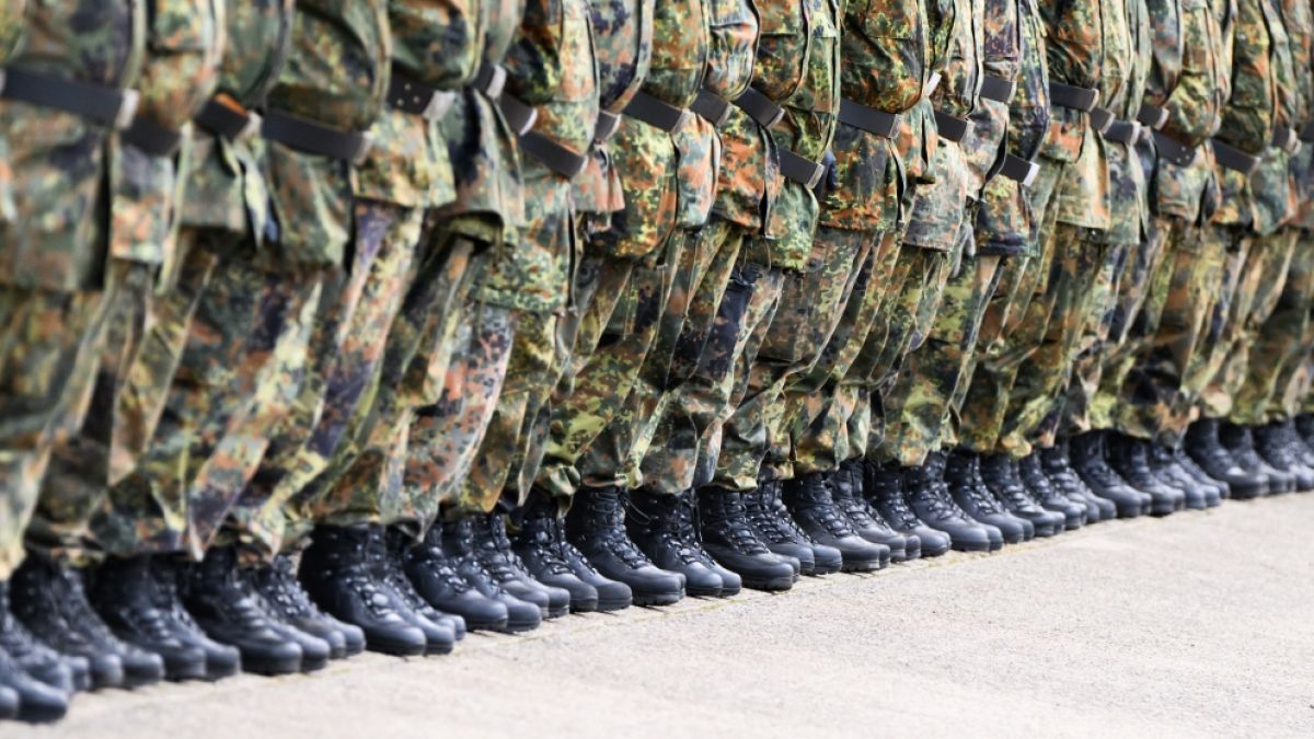 Die Bundeswehr braucht mehr Personal. Laut Plänen der Bundesregierung müssen künftig wohl wieder alle jungen Männer zur Musterung. (Foto)